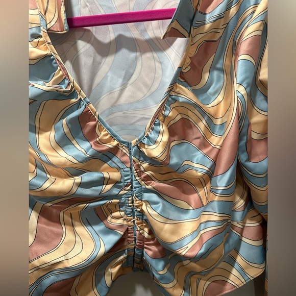 ASOS DESIGN satin ruched front top with hook and eye detail in swirl print - Picture 8 of 12